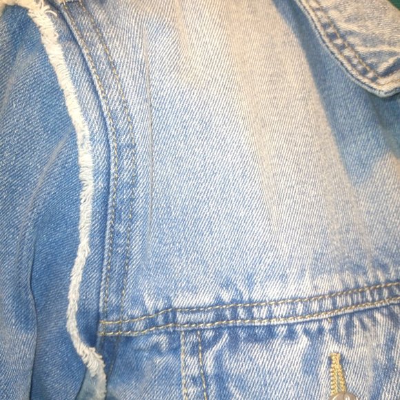 NWT Crave Fame Denim Jacket with Raw Edge Detail Sz L - Picture 9 of 15